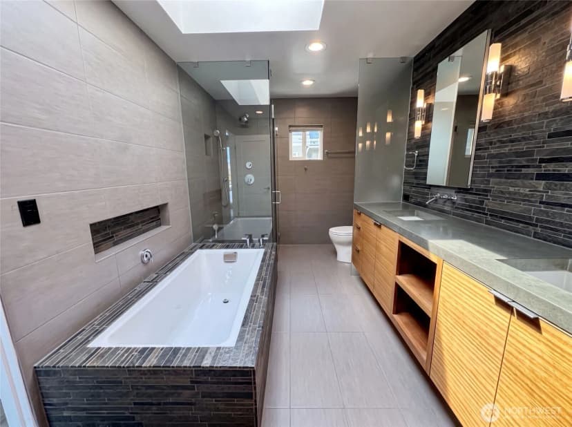 Property photo for 2325 Harbor Avenue Sw #b2, Seattle photo 13
