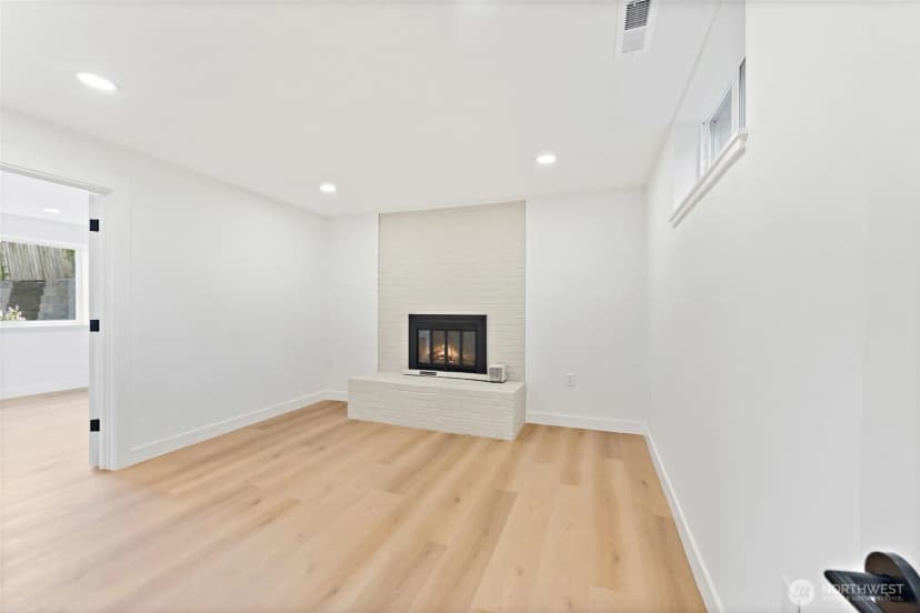 Property photo for 12215 Se 35 Street, Bellevue photo 30