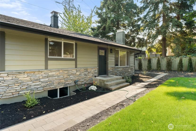 Property photo for 12215 Se 35 Street, Bellevue photo 2