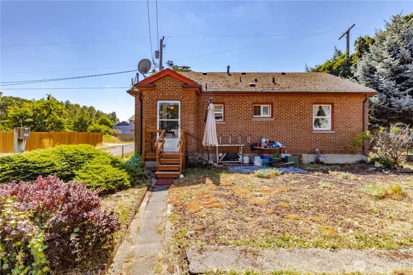 Property photo for 303 3rd Street Ne, Yelm photo 6