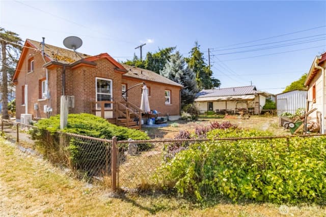 Property photo for 303 3rd Street Ne, Yelm photo 5