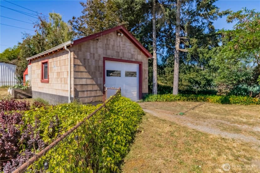 Property photo for 303 3rd Street Ne, Yelm photo 4