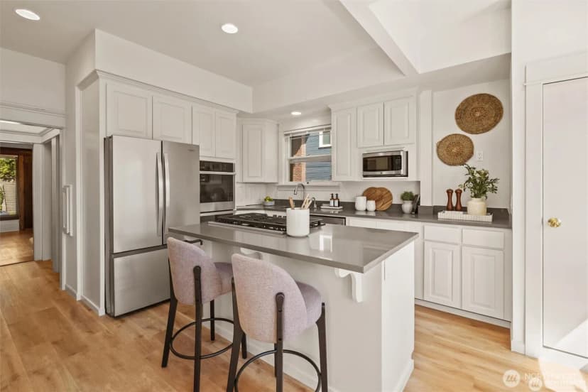 Property photo for 938 18th Avenue E, Seattle photo 10