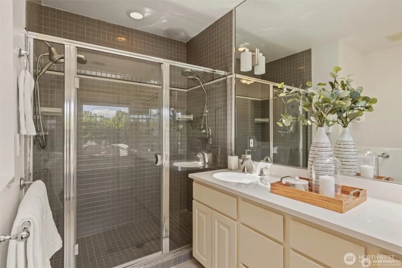 Property photo for 938 18th Avenue E, Seattle photo 21