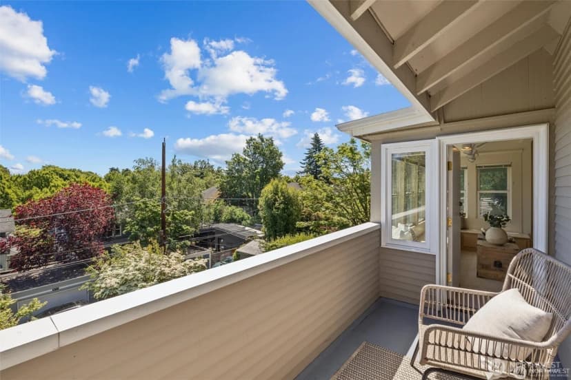 Property photo for 938 18th Avenue E, Seattle photo 18