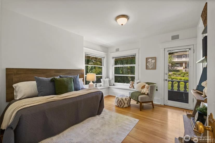 Property photo for 938 18th Avenue E, Seattle photo 23