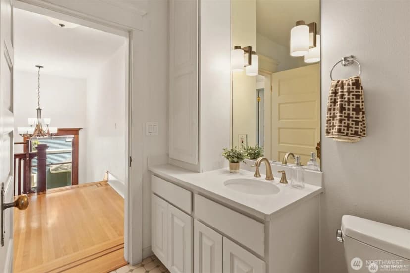 Property photo for 938 18th Avenue E, Seattle photo 26