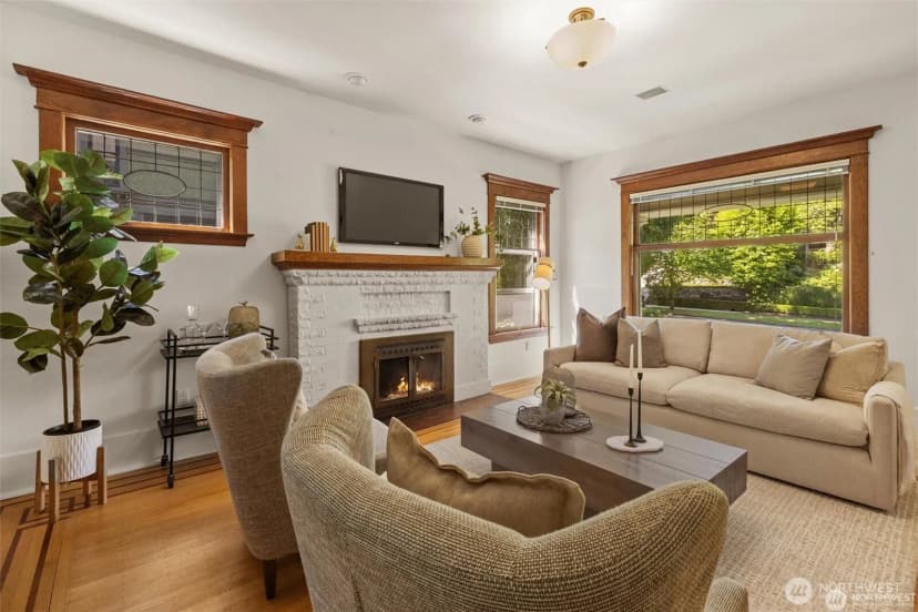 Property photo for 938 18th Avenue E, Seattle photo 6