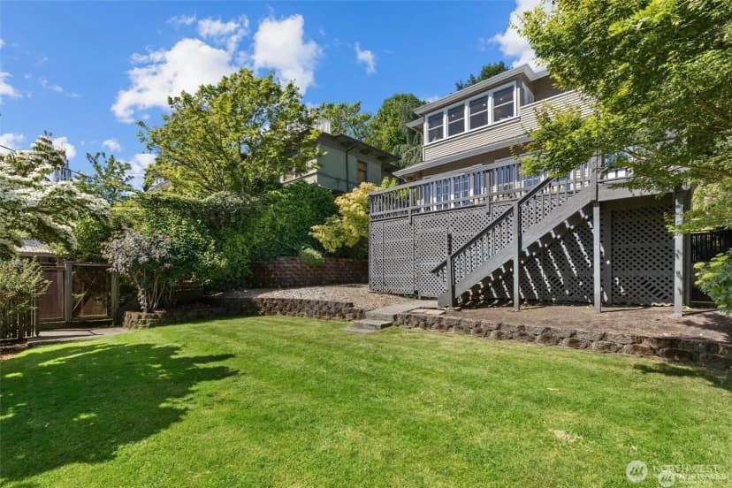 Property photo for 938 18th Avenue E, Seattle photo 30