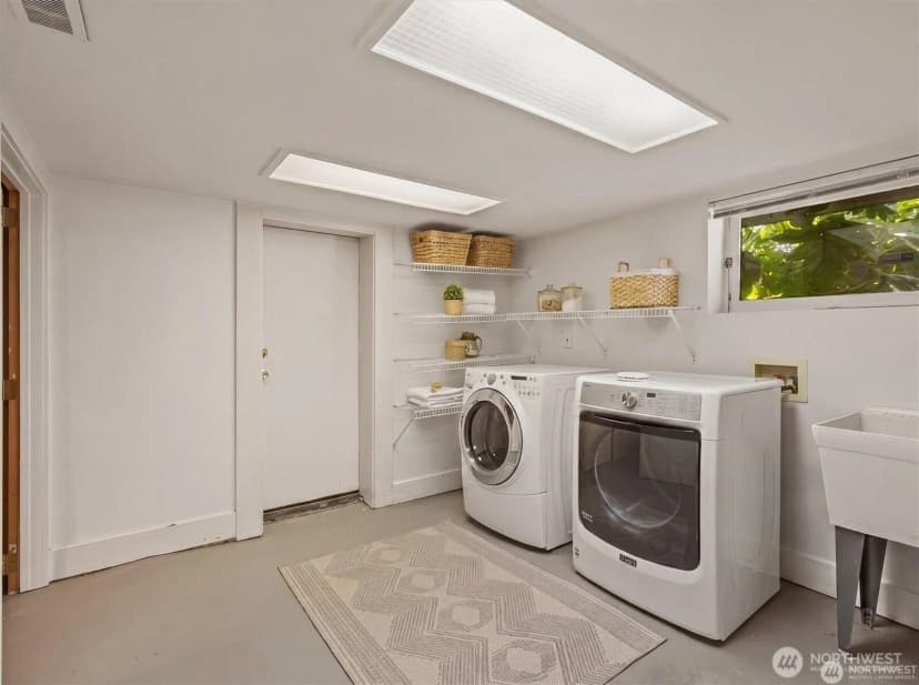 Property photo for 938 18th Avenue E, Seattle photo 31