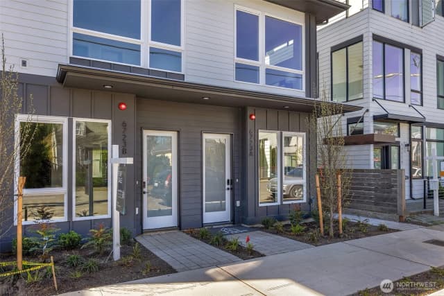 Property photo for 6723 Carleton Avenue S #b, Seattle photo 2