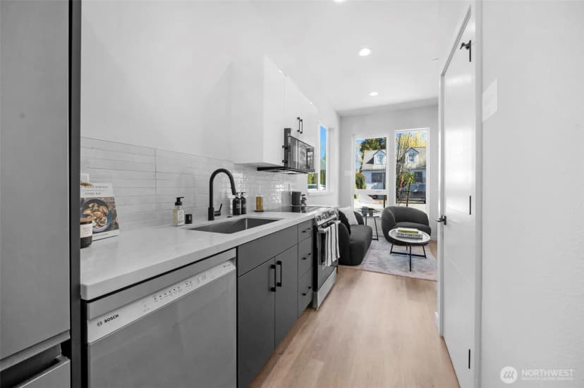 Property photo for 6723 Carleton Avenue S #b, Seattle photo 10