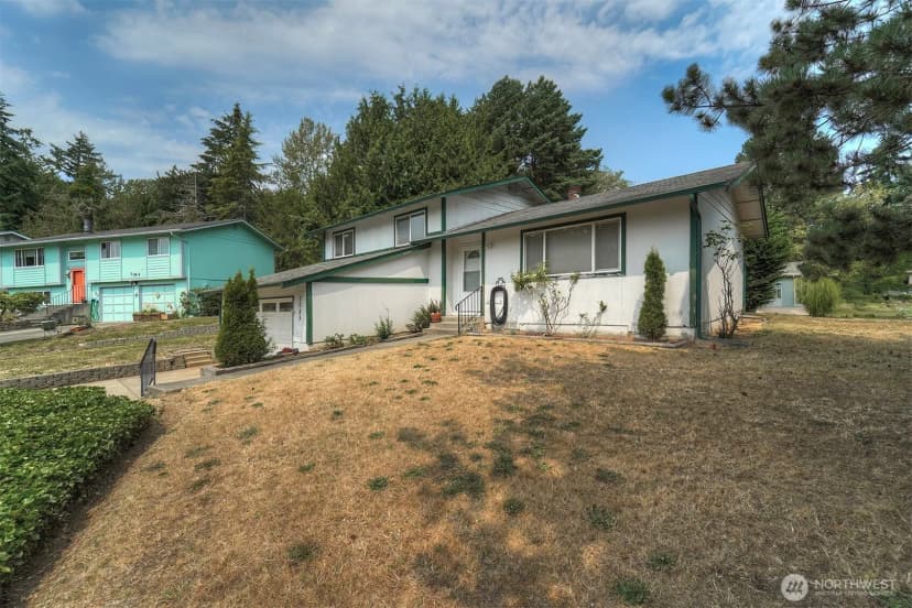 Property photo for 7085 Thebes Street Ne, Bremerton photo 8