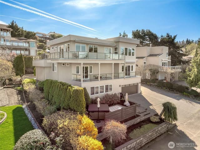 Property photo for 5711 Upland Terrace Ne, Tacoma photo 2