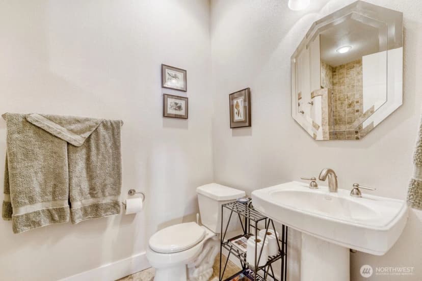 Property photo for 5711 Upland Terrace Ne, Tacoma photo 19