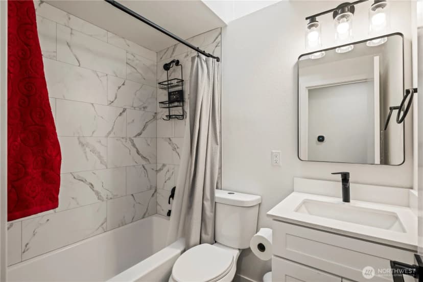 Property photo for 431 S 190th Street, Burien photo 15