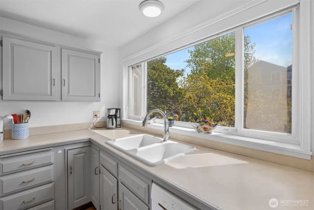 Property photo for 303 13th Avenue E #301, Seattle photo 5