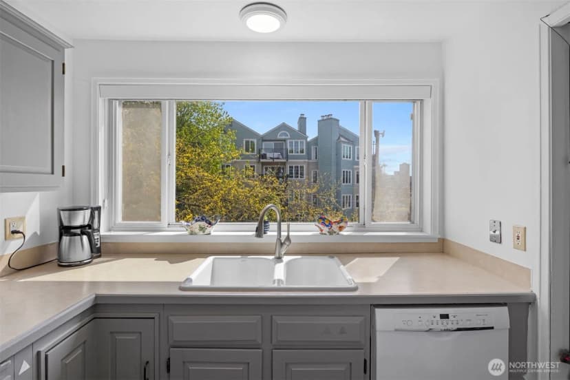 Property photo for 303 13th Avenue E #301, Seattle photo 6