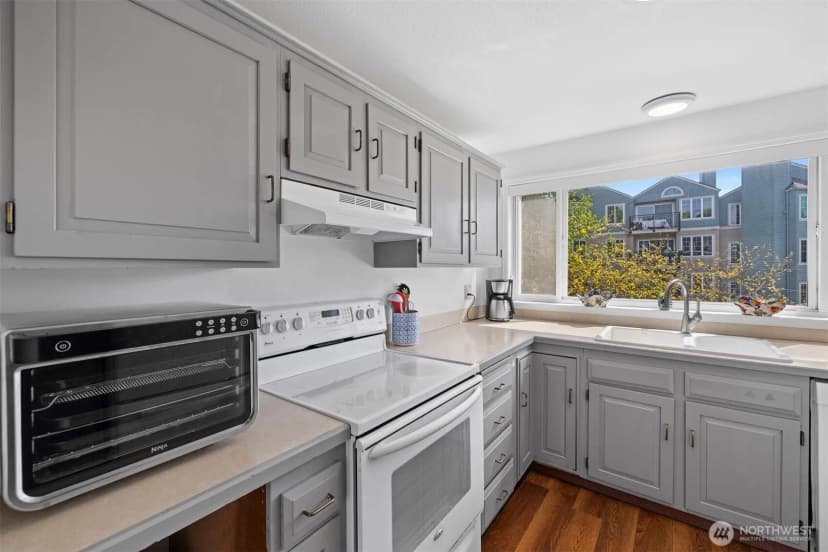 Property photo for 303 13th Avenue E #301, Seattle photo 3