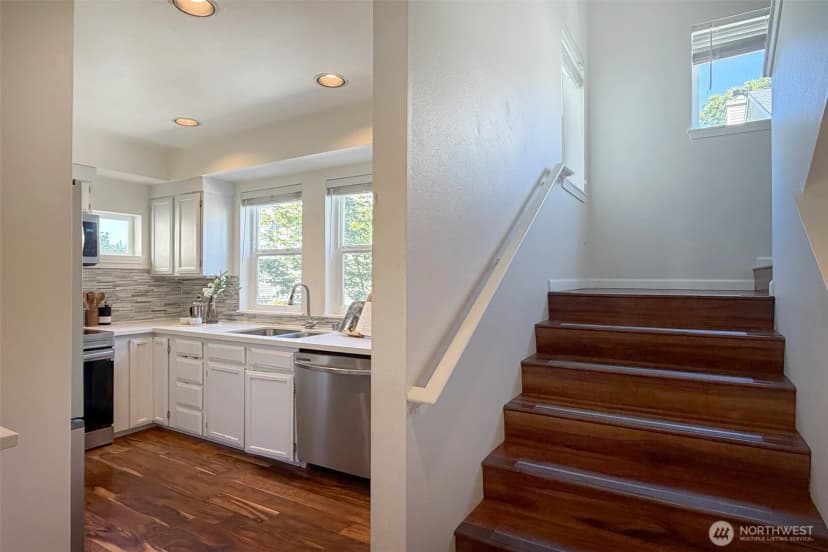 Property photo for 12527 27th Avenue Ne #d, Seattle photo 17