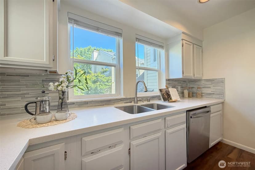 Property photo for 12527 27th Avenue Ne #d, Seattle photo 16