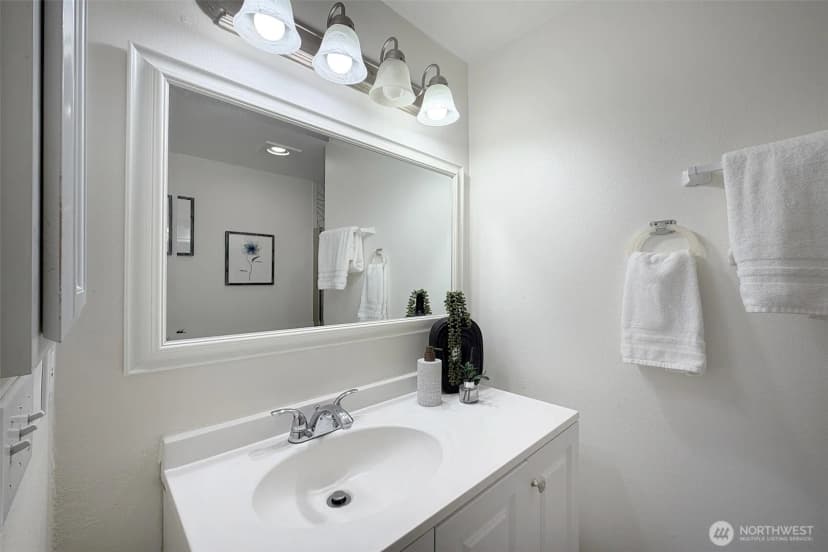Property photo for 12527 27th Avenue Ne #d, Seattle photo 26