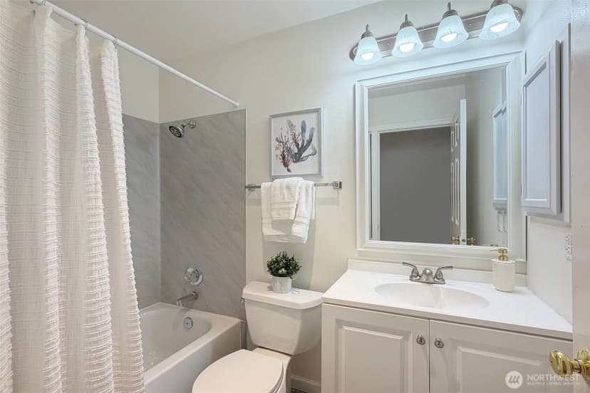 Property photo for 12527 27th Avenue Ne #d, Seattle photo 30