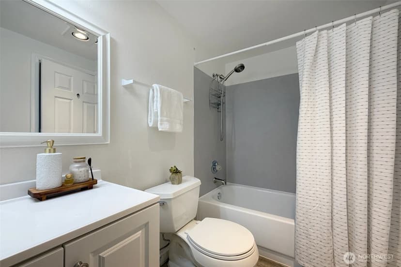 Property photo for 12527 27th Avenue Ne #d, Seattle photo 27