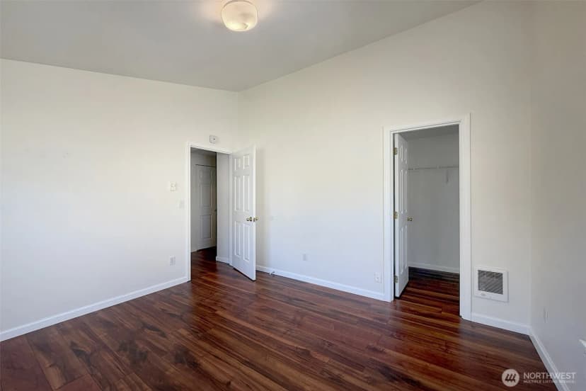 Property photo for 12527 27th Avenue Ne #d, Seattle photo 21