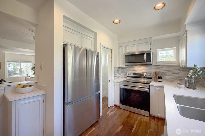 Property photo for 12527 27th Avenue Ne #d, Seattle photo 14