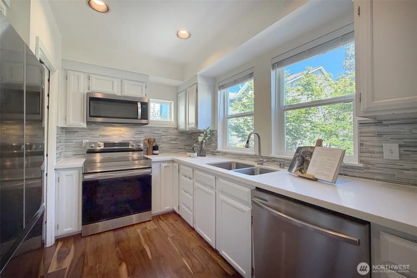 Property photo for 12527 27th Avenue Ne #d, Seattle photo 15