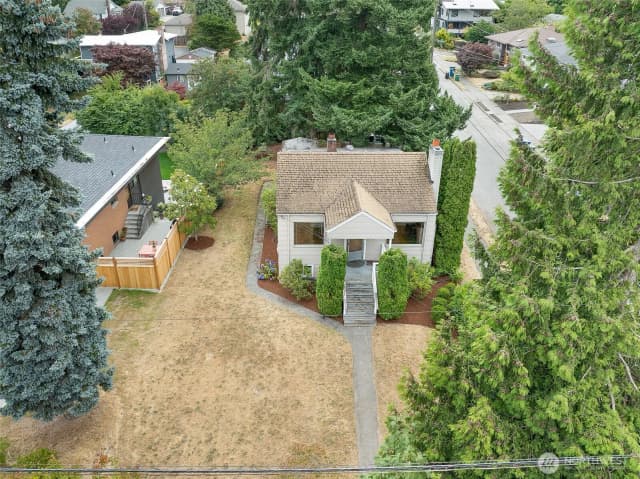 Property photo for 9002 2nd Avenue Ne, Seattle photo 2