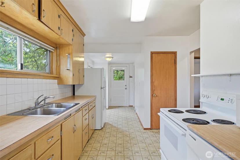 Property photo for 9002 2nd Avenue Ne, Seattle photo 12