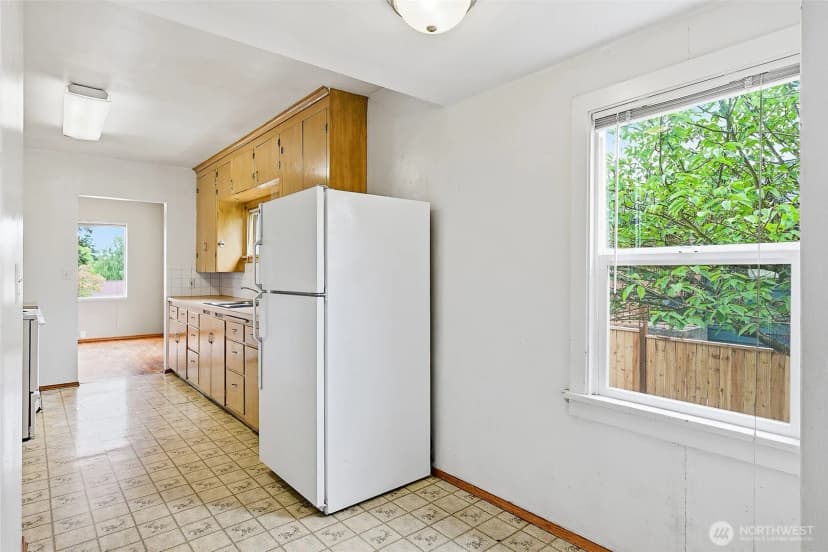 Property photo for 9002 2nd Avenue Ne, Seattle photo 15