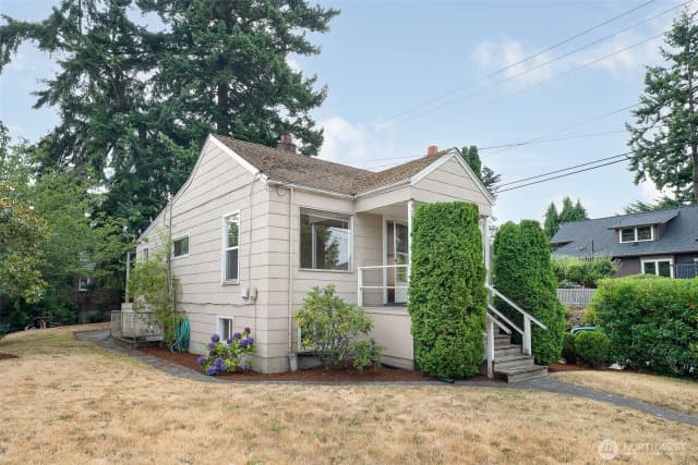 Property photo for 9002 2nd Avenue Ne, Seattle photo 4