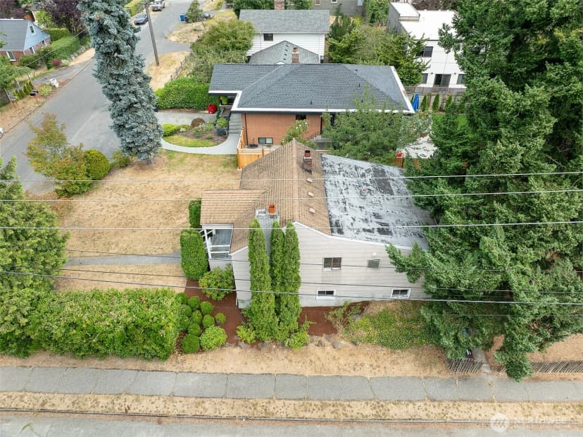 Property photo for 9002 2nd Avenue Ne, Seattle photo 6