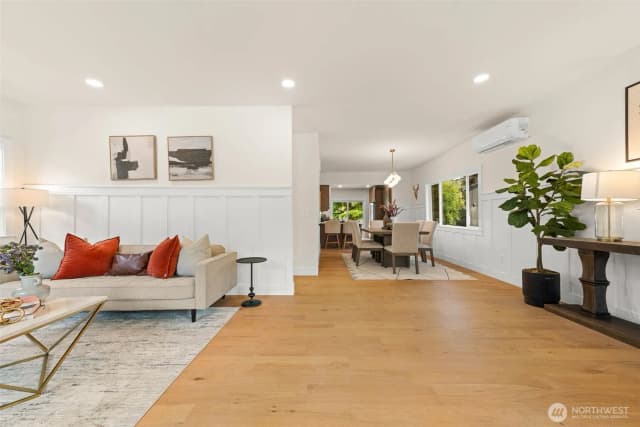Property photo for 520 30th Avenue E, Seattle photo 4