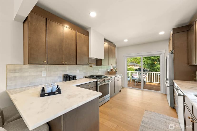 Property photo for 520 30th Avenue E, Seattle photo 6