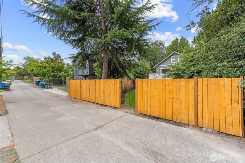 Property photo for 520 30th Avenue E, Seattle photo 31