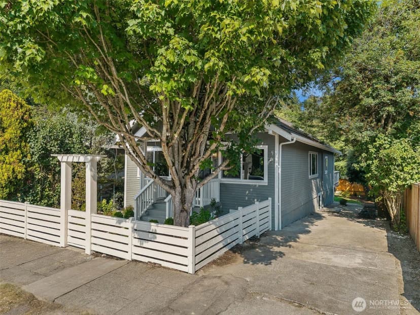 Property photo for 520 30th Avenue E, Seattle