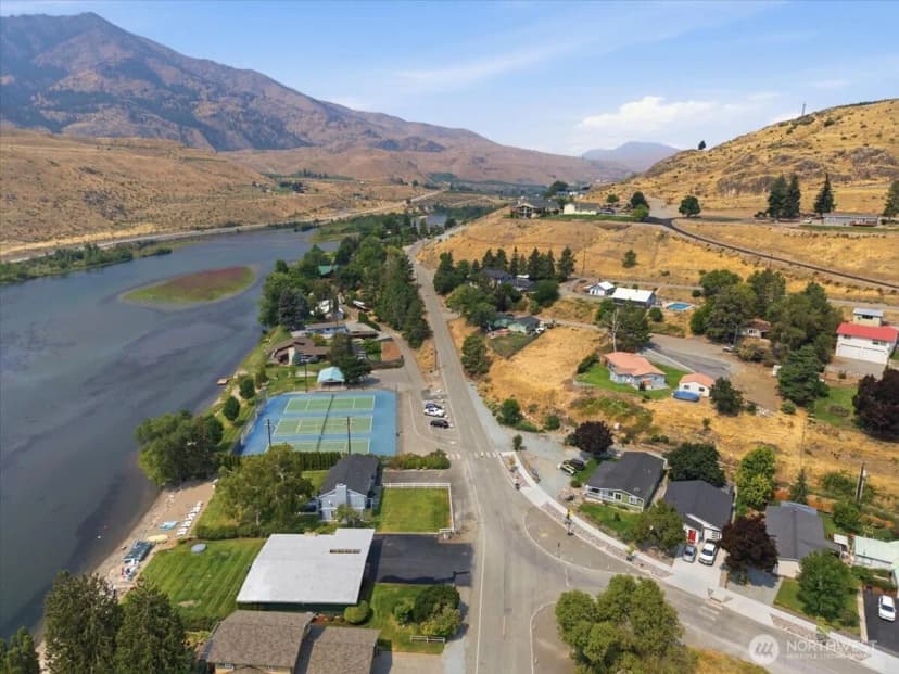 Property photo for 634 Warren Avenue W, Pateros photo 12