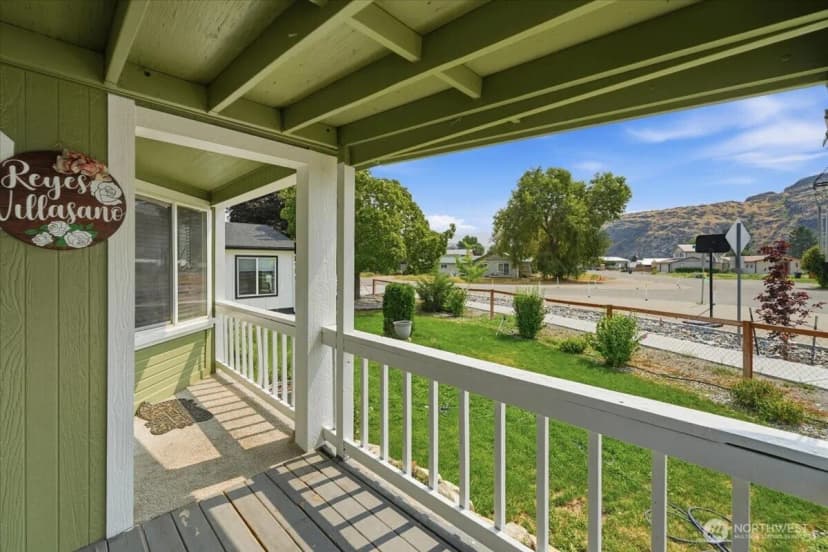 Property photo for 634 Warren Avenue W, Pateros photo 9