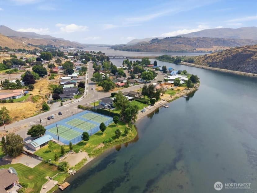 Property photo for 634 Warren Avenue W, Pateros photo 6