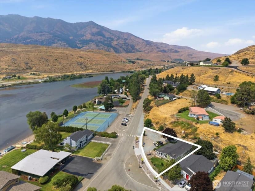 Property photo for 634 Warren Avenue W, Pateros photo 40