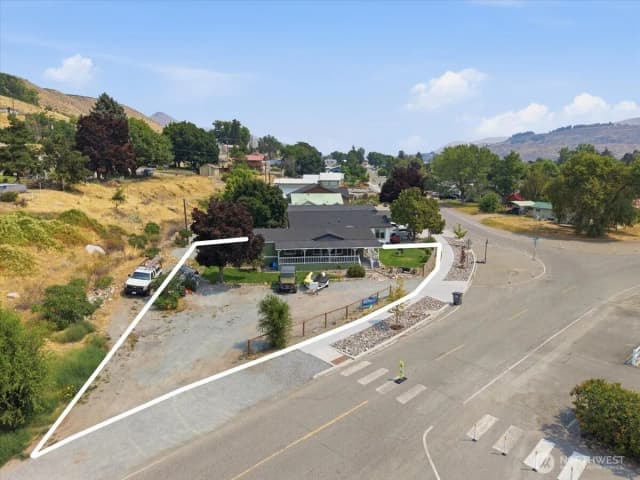 Property photo for 634 Warren Avenue W, Pateros photo 3