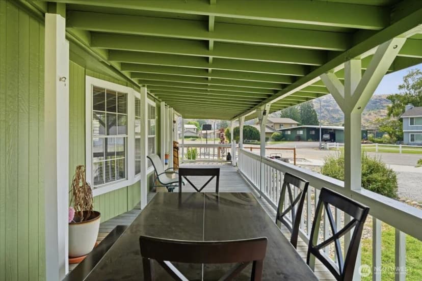 Property photo for 634 Warren Avenue W, Pateros photo 8