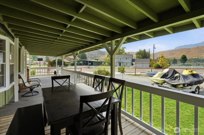 Property photo for 634 Warren Avenue W, Pateros photo 37