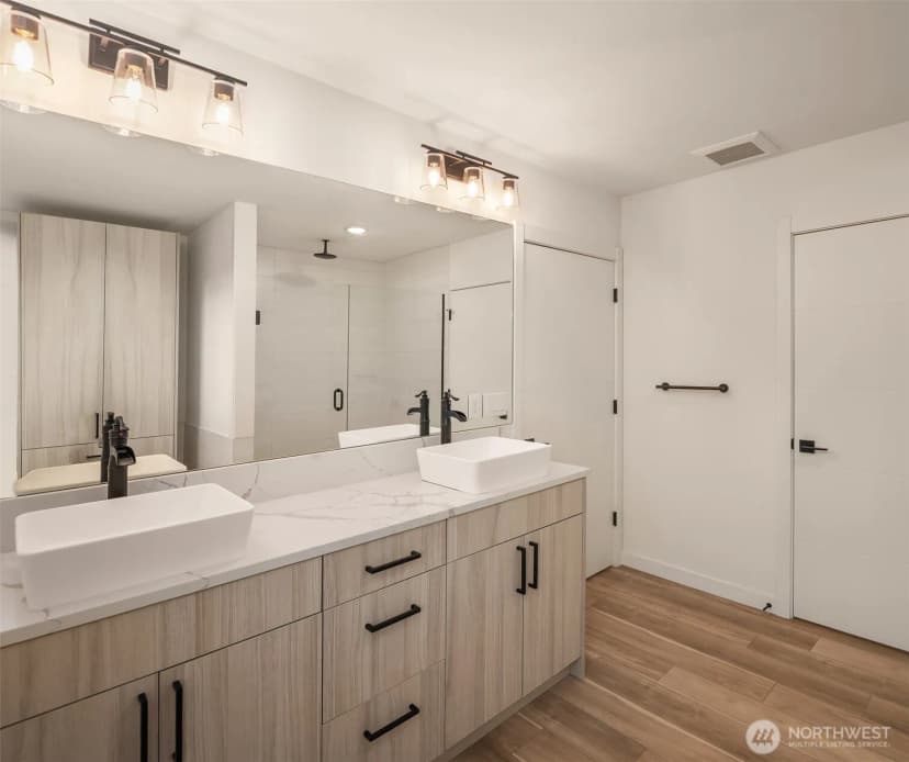 Property photo for 3406 B 34th Avenue W, Seattle photo 11