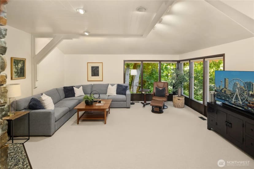 Property photo for 6815 E Mercer Way, Mercer Island photo 10