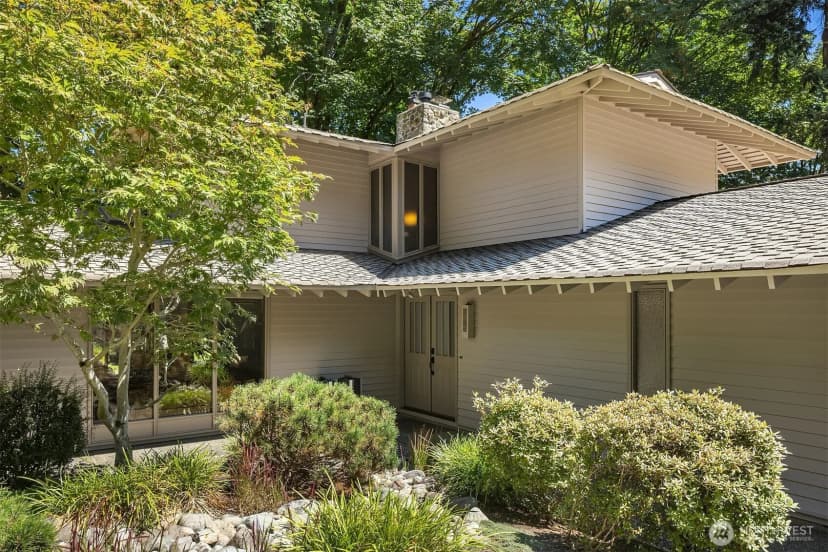 Property photo for 6815 E Mercer Way, Mercer Island photo 2